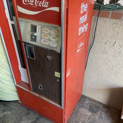Antique Coca Cola Machine 