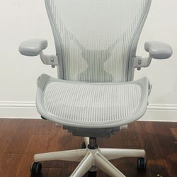 Herman Miller Aeron Size B posture fit Mineral fully loaded in perfect condition