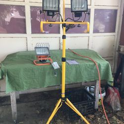 1000 Watt Stand Light AndSmall Light.    $60 Cash For Both.   South Austin 