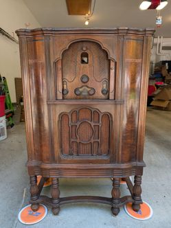 1930s RCA Victor Floor Model Radio