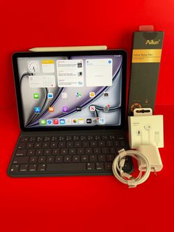 Apple IPad Air 11 (M3 chip / 2025 Model) 128GB with pen, keyboard case & Accessories