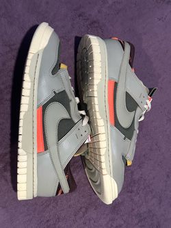 Nike Dunk Low.