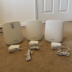 📶 Netgear Orbi WiFi 6 Mesh System – Router + 2 Satellites
