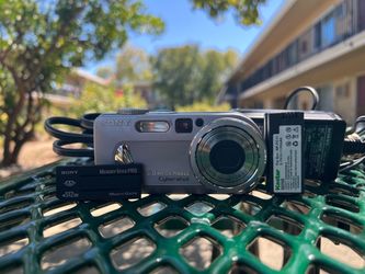 Sony Cybershot DSC-P10 5.0MP Digital Camera