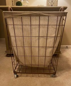 Rolling Wire Laundry Hamper with Liner