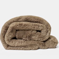 Cozy Earth Best Blanket Ever!! Oversized Walnut Color Brand New In Box Never Even Opened Original Box And The Cute Carry Bag It Comes In 