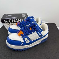 Brand new Lumi Light Trainer Maxi in white and blue.