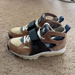 Nike Air Hurache “escape” Sz9