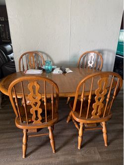 Kitchen Table & Hutch