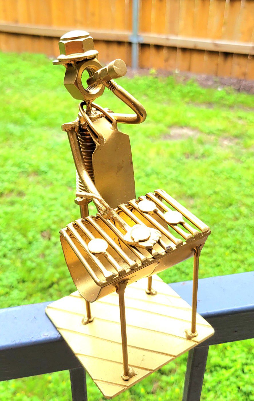  Recycled metal art. Figure of man grilling 🥩🔥
