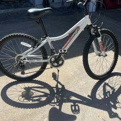 Diamondback “Lustre” Bike - Kids