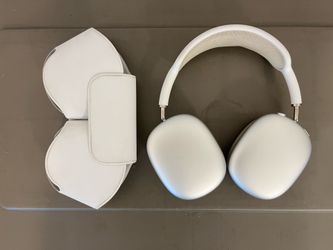 Apple AirPod Maxes Lightning