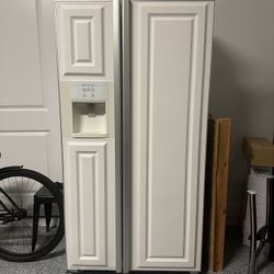 FRIDGE GREAT CONDITION KEEPS VERY COLD ON BOTH ENDS 