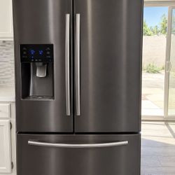 3-Piece Premium Stainless Steel Kitchen Appliance Suite (Frigidaire & Samsung) – Buyer Removal