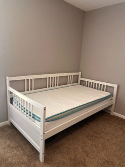 Twin/Daybed + Mattress