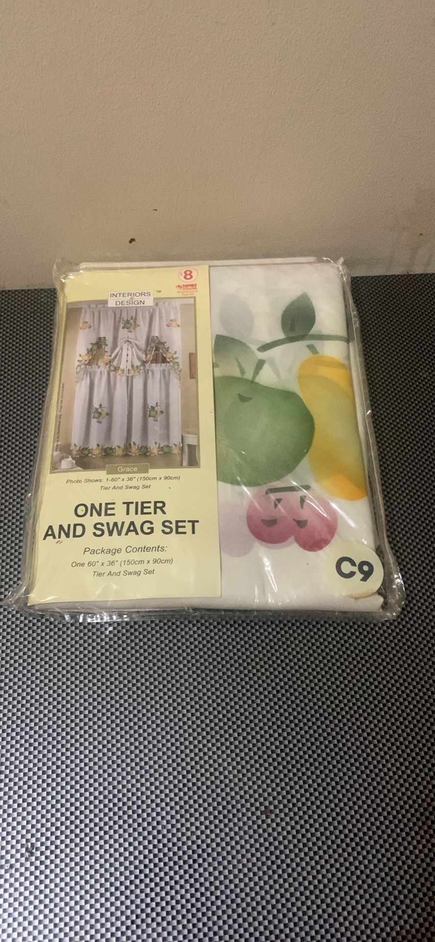 One Tier And Swag Set