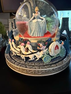 Disney Cinderella Snowglobe Figurine w/ Fairy Godmother, Castle & Carriage Base