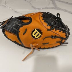 Wilson A2000 Catchers Mitt 