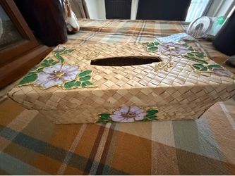 Gold tissue box