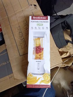 Smoothies On-The-Go! – Brookstone Portable Blender (500mL)