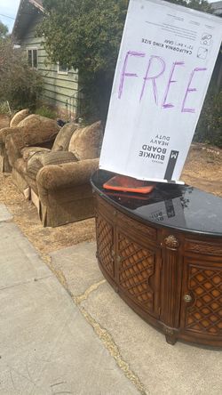 Free Stuff … unless you want to tip for me helping you load it!