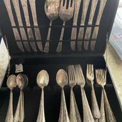 Wm Rogers & Sons 43 Piece Flatware Set