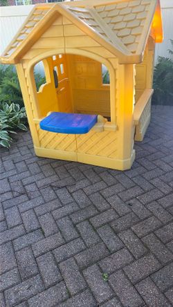 children’s outdoor/indoor playhouse