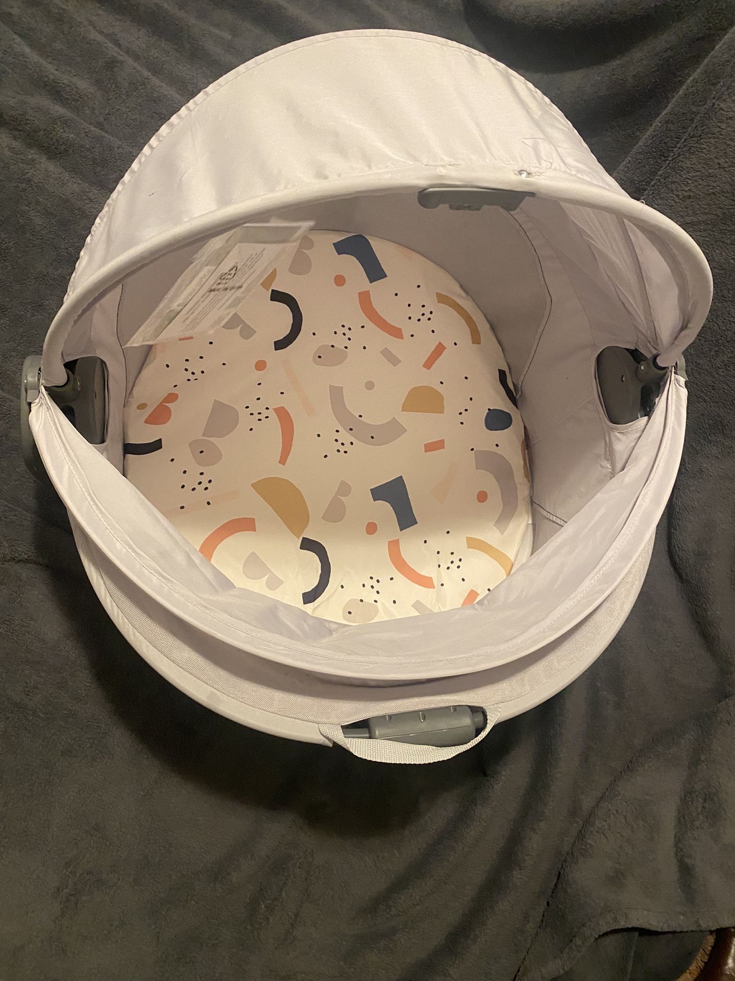 Fisher Price- on -the -Go Baby Dome