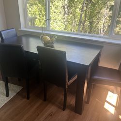 Dining table And 4 Chairs 