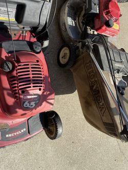 Máquina De Cortar Zacate Honda Necesitan Reparadas   $150  por las dos