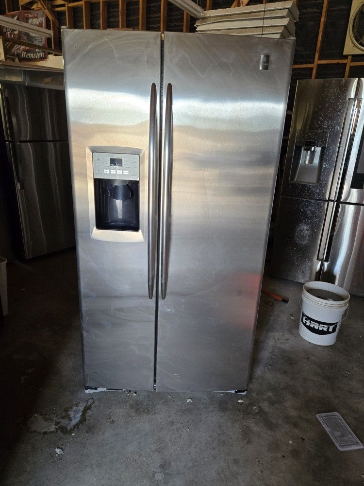 Refrigerator 