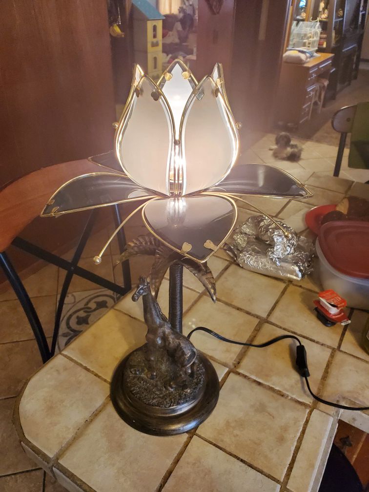 Beautiful vintage unique giraffe lamp