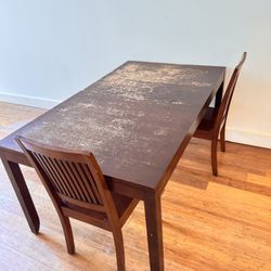 Table With 2 chairs