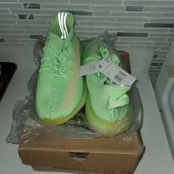 adidas Yeezy Boost 350 V2
Glow New, Size 9.5
