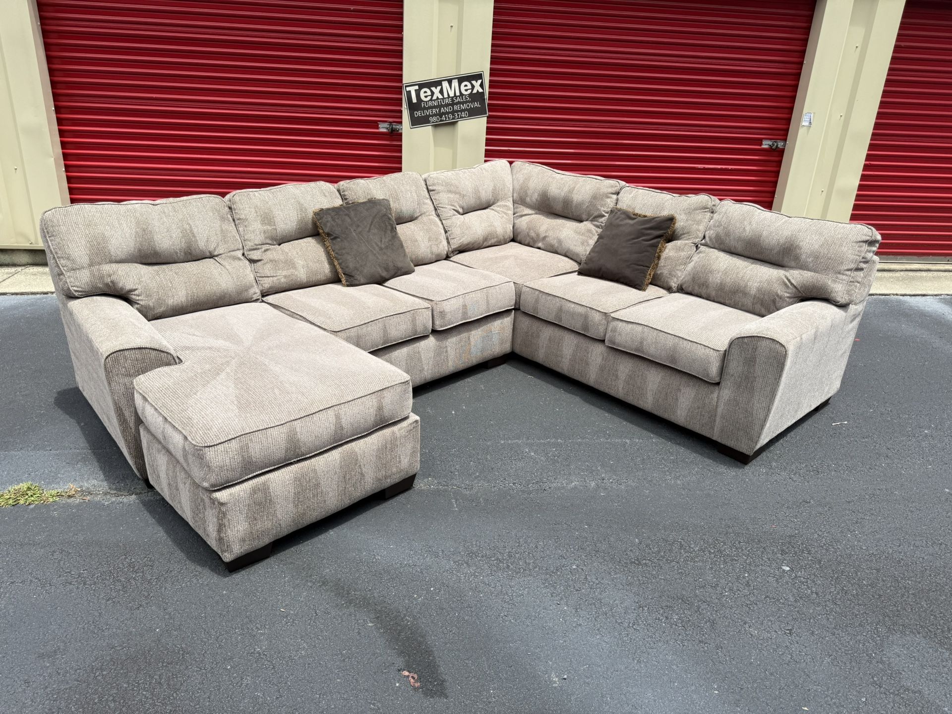 Lane Furnishings Beige 3Pcs Reversible Chaise Sectional