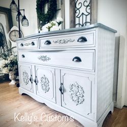 Beautiful Vintage Buffet Credenza Dresser