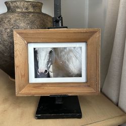 White Horse Picture on Rustic Wood Frame Metal Easel