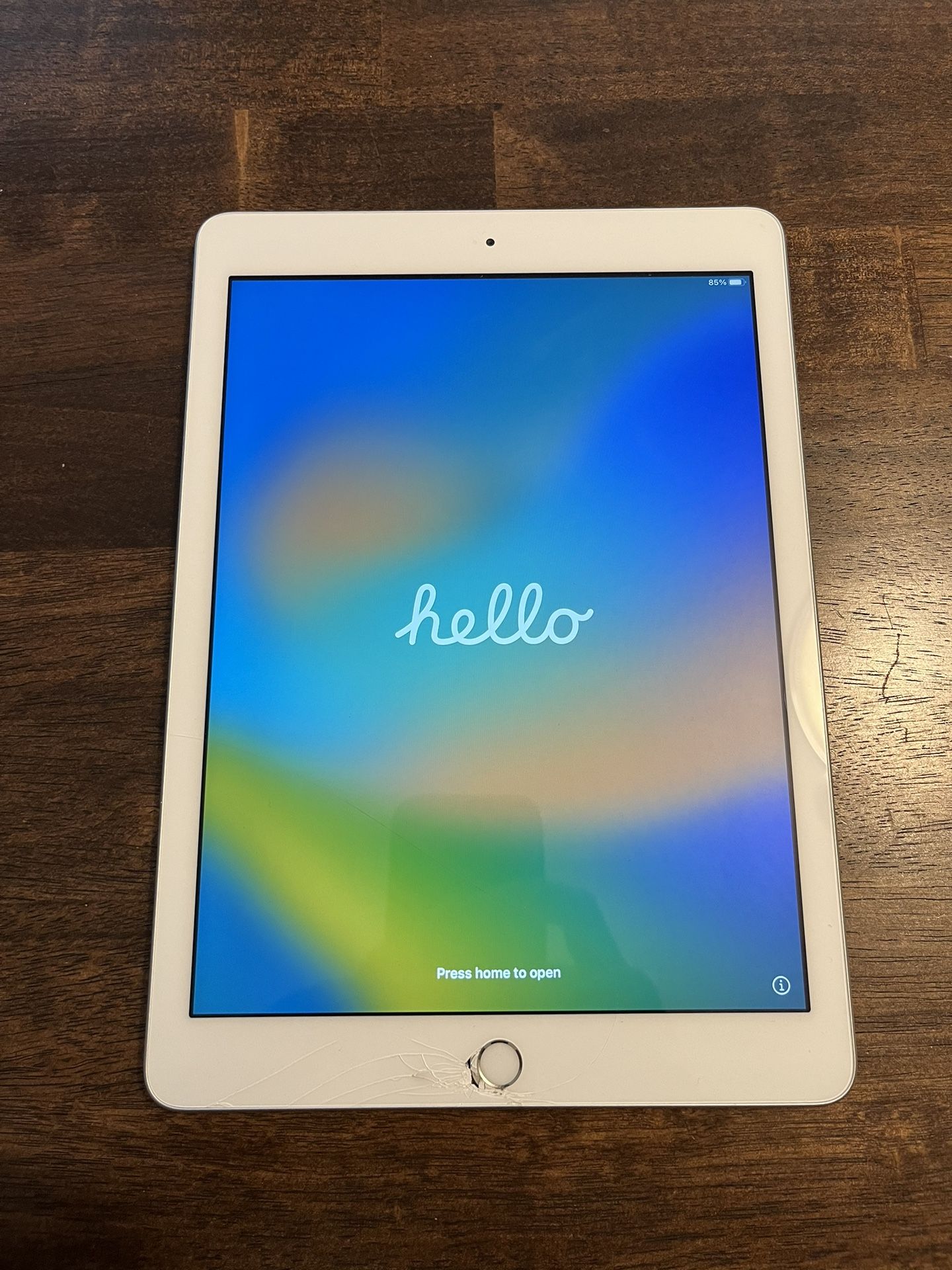 iPad A1822 32GB WiFi Cracked Screen Still Works