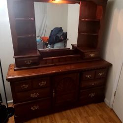 Very Nice Dresser With Mirror 