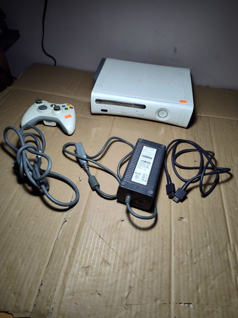 Xbox 360 White System Complete Tested 20 GB