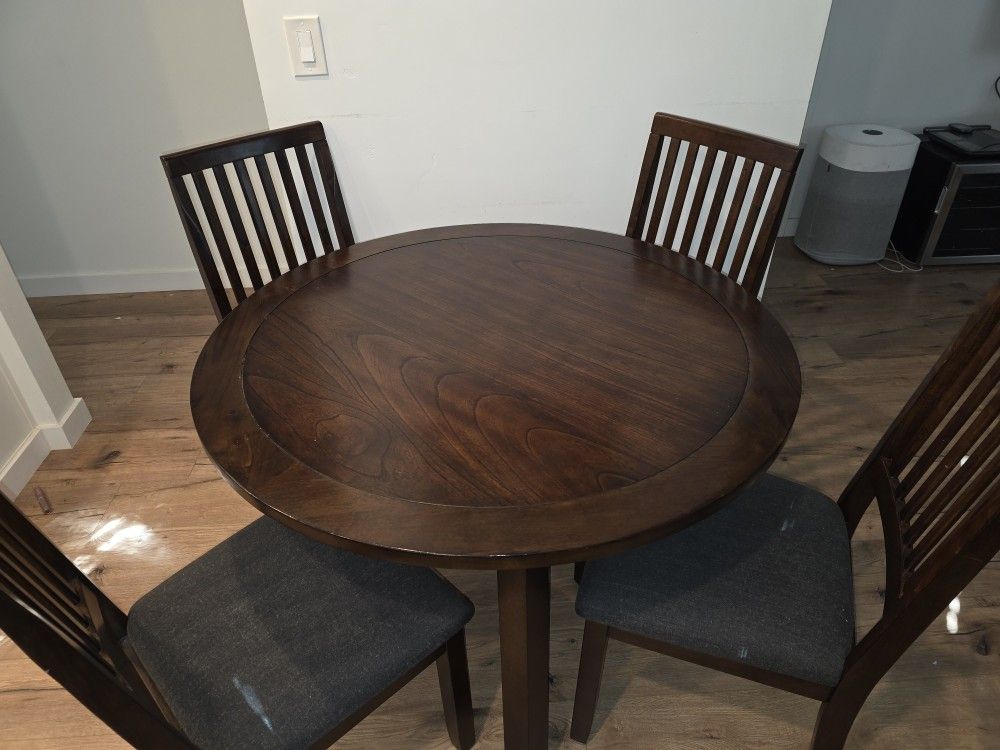Macys Dining Table Set, Includes 4 Chairs