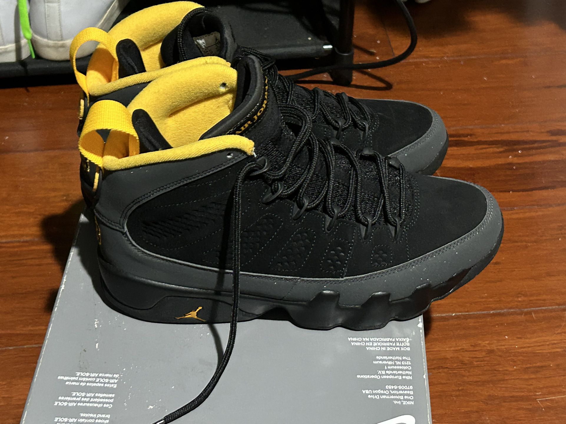 Air Jordan 9 Retro (black/university Gold) 