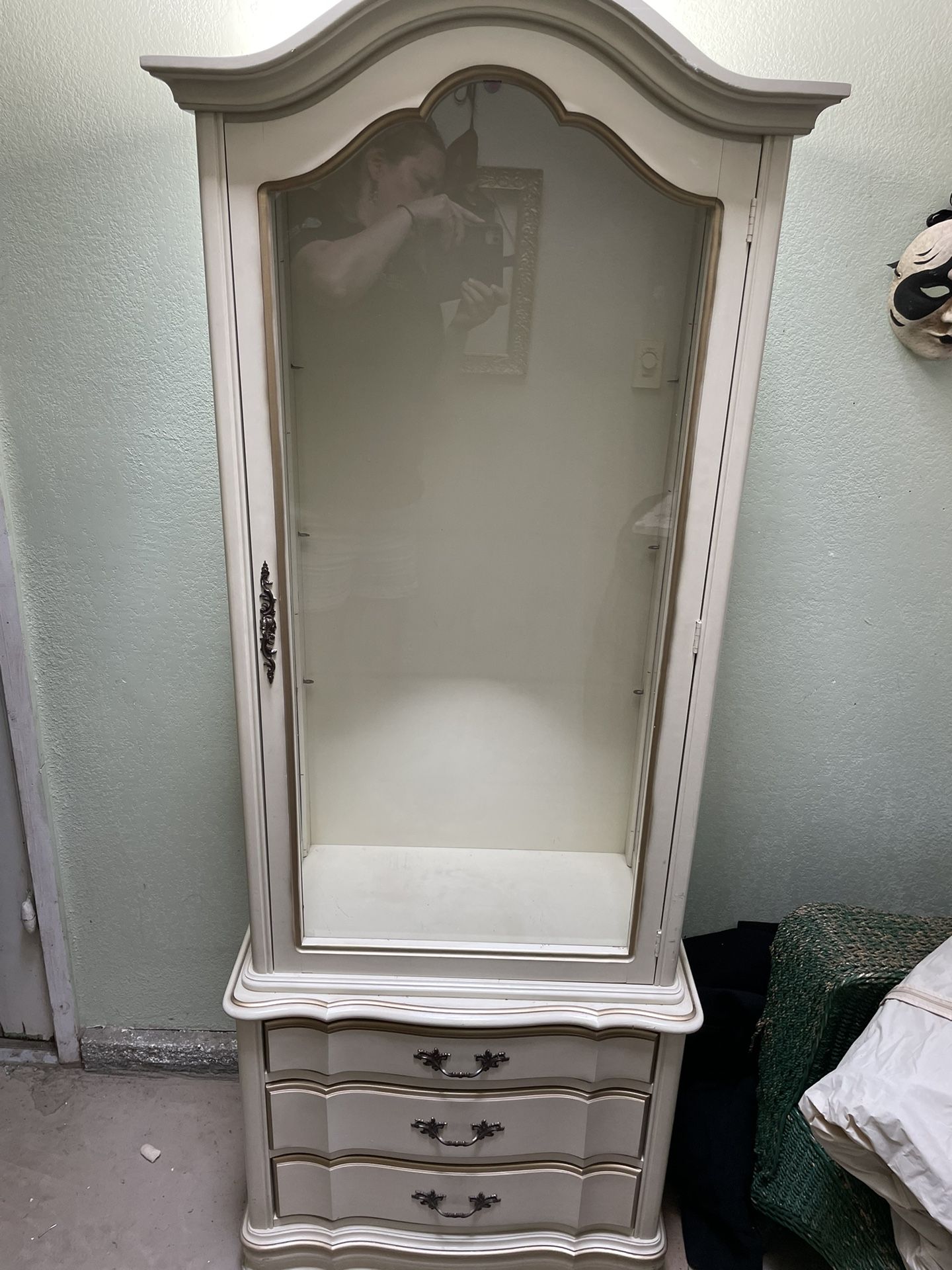 Hammary Curio Cabinet