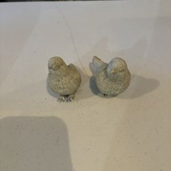 Set of 2 rustic bird figurines 