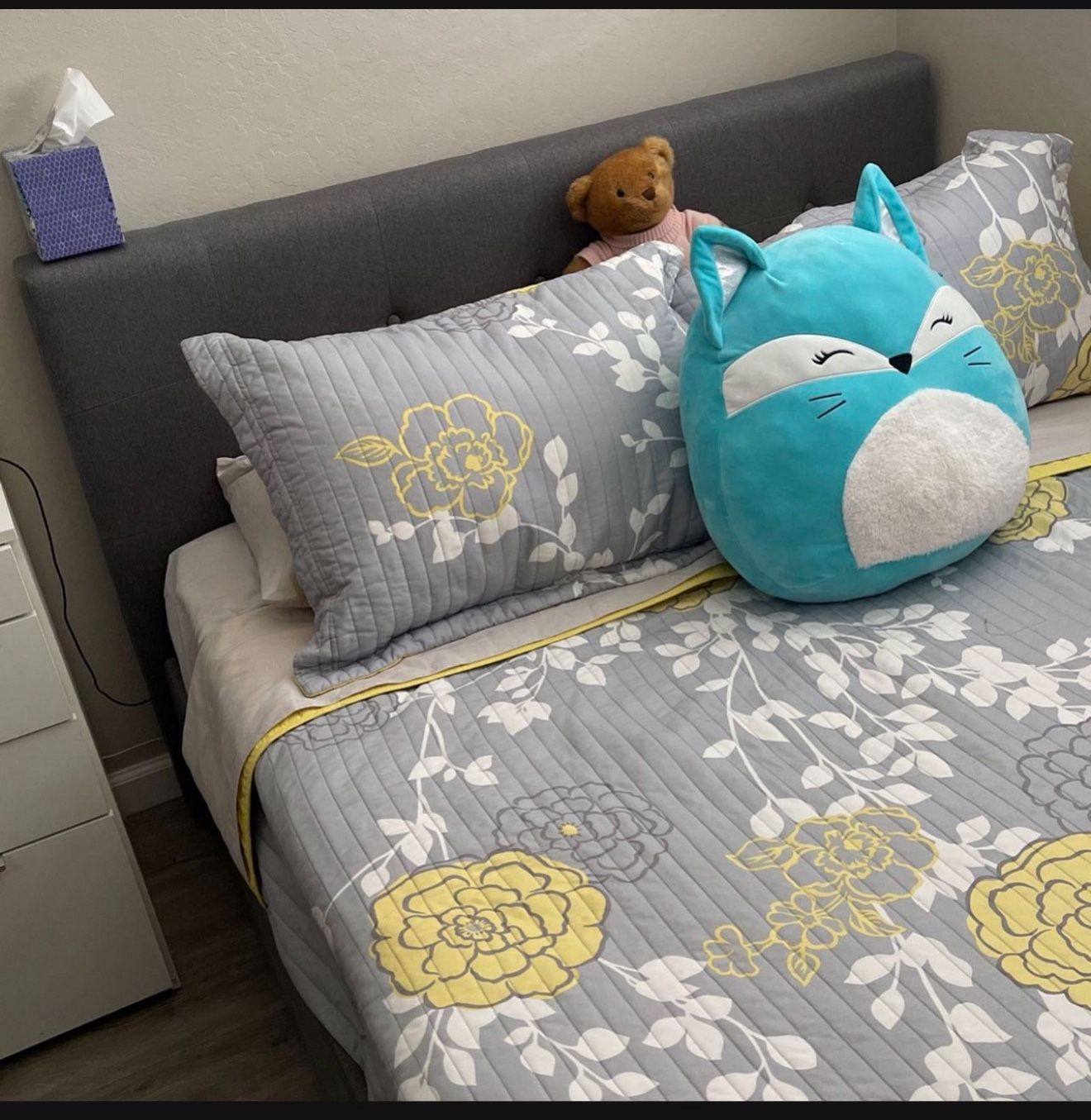 Full Size Bed With Mattress And Side Table