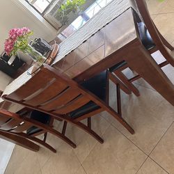 Wooden Dining Table And Chair’s/ Comedor De Madera Y Sillas 
