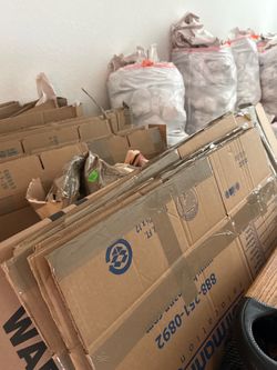 Free moving boxes and packing paper