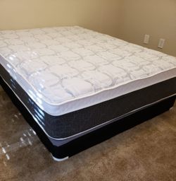 NEW Queen-Size PILLOW TOP MATTRESS and BOX SPRING. Bed frame not included 👍