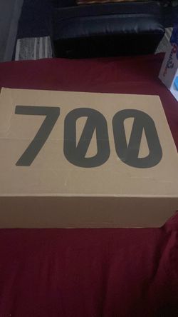 Yezzy 700 made by Adidas size 6 1/2 ￼