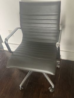 Office chair aluminum bery god condicion